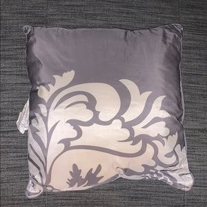 Grey pillow with insert